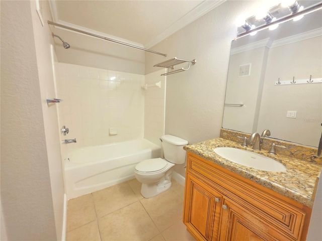 8926 MANOR LOOP 102, Lakewood Ranch, FL 34202