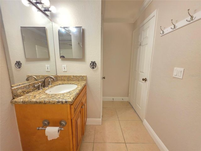 8926 MANOR LOOP 102, Lakewood Ranch, FL 34202