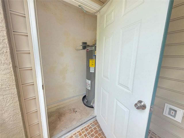 8926 MANOR LOOP 102, Lakewood Ranch, FL 34202