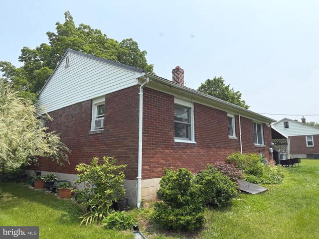 32 MEADOW LN, Gettysburg, PA 17325