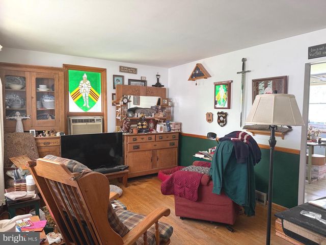 32 MEADOW LN, Gettysburg, PA 17325