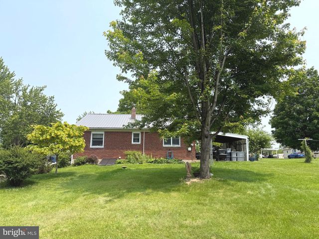 32 MEADOW LN, Gettysburg, PA 17325