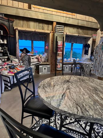 10702 E Hill Top Road, Suttons Bay, MI 49682