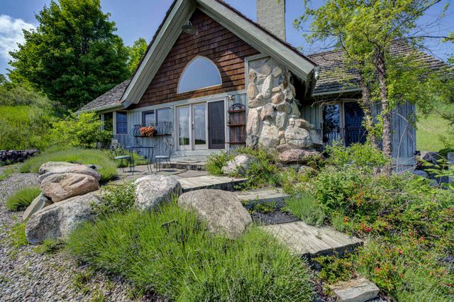 10702 E Hill Top Road, Suttons Bay, MI 49682