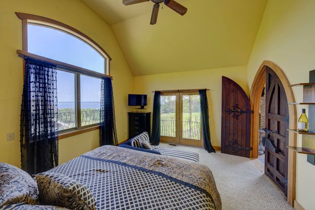 10702 E Hill Top Road, Suttons Bay, MI 49682