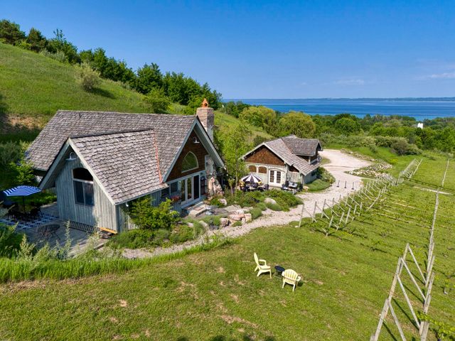 10702 E Hill Top Road, Suttons Bay, MI 49682