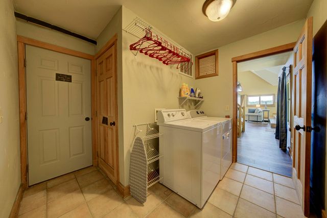 10702 E Hill Top Road, Suttons Bay, MI 49682