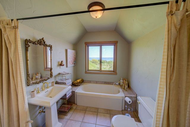 10702 E Hill Top Road, Suttons Bay, MI 49682