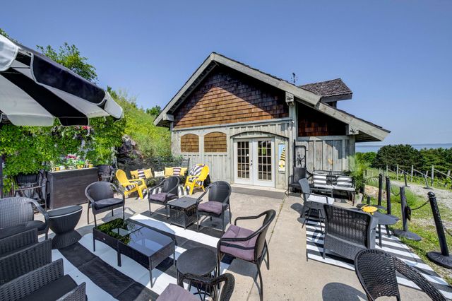 10702 E Hill Top Road, Suttons Bay, MI 49682