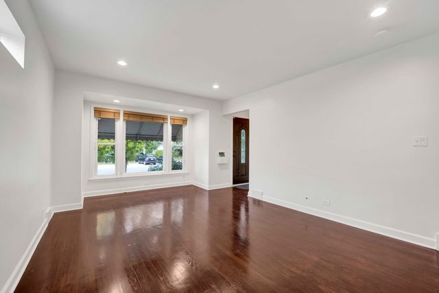 4433 N Narragansett Avenue, Chicago, IL 60630