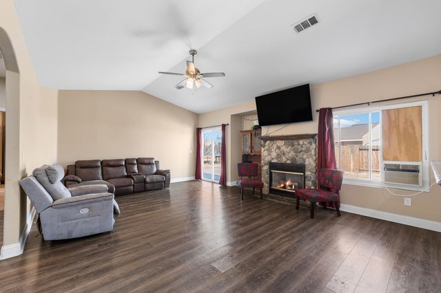 8117 Satinwood Avenue, California City, CA 93505