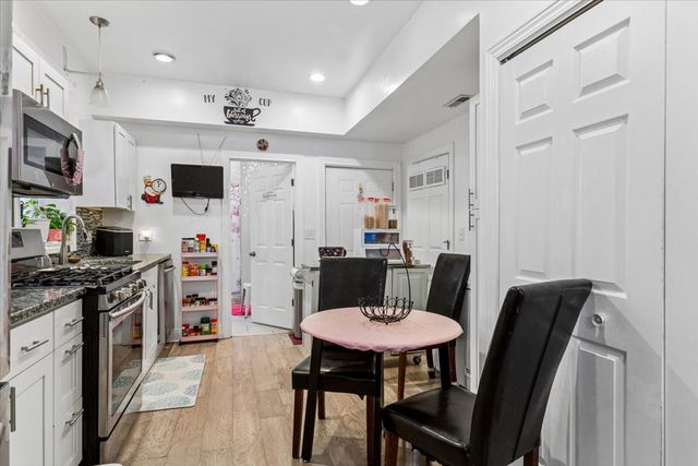 1814 N Sawyer Avenue, Chicago, IL 60647