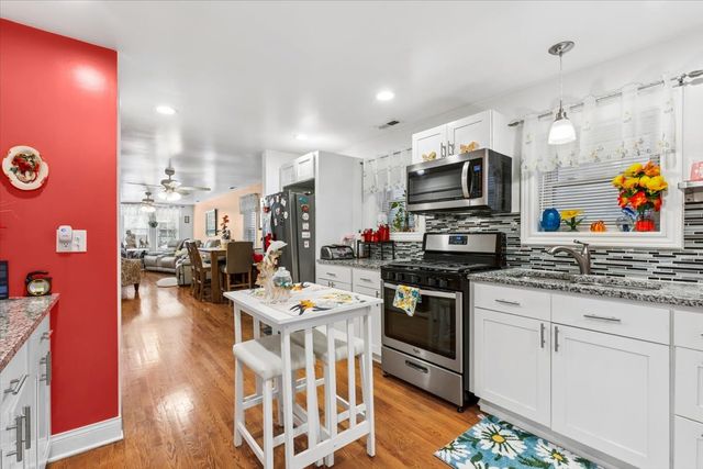 1814 N Sawyer Avenue, Chicago, IL 60647