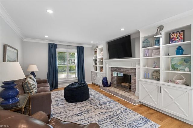 1902 Crestview LNDG, Virginia Beach, VA 23454