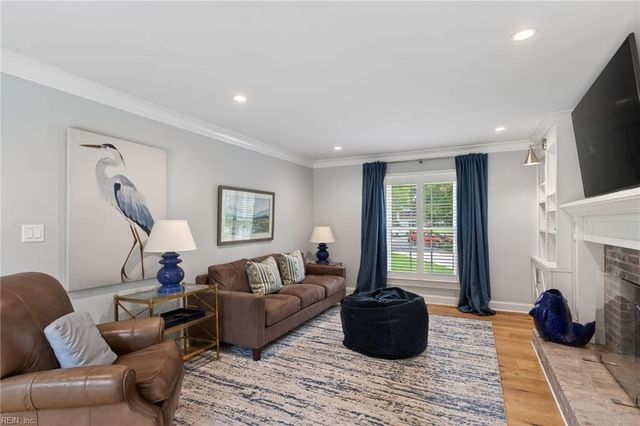 1902 Crestview LNDG, Virginia Beach, VA 23454