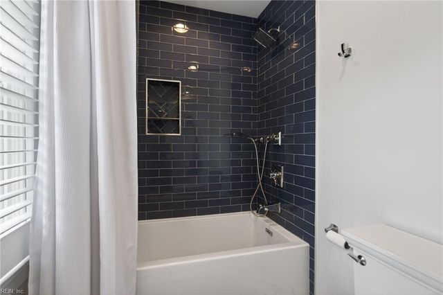 1902 Crestview LNDG, Virginia Beach, VA 23454