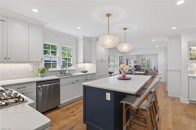 1902 Crestview LNDG, Virginia Beach, VA 23454
