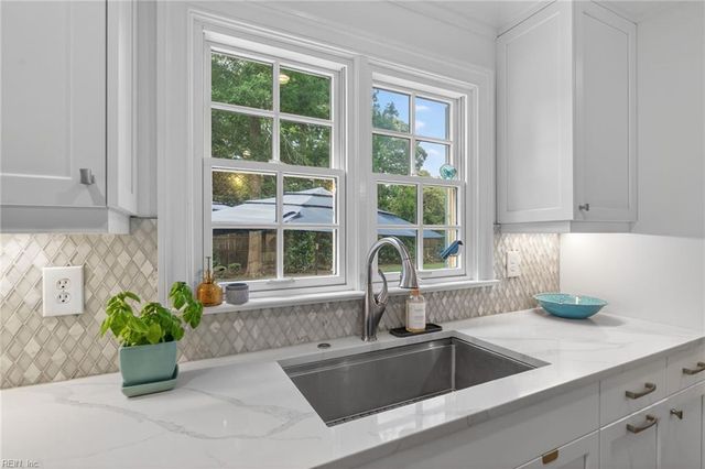 1902 Crestview LNDG, Virginia Beach, VA 23454