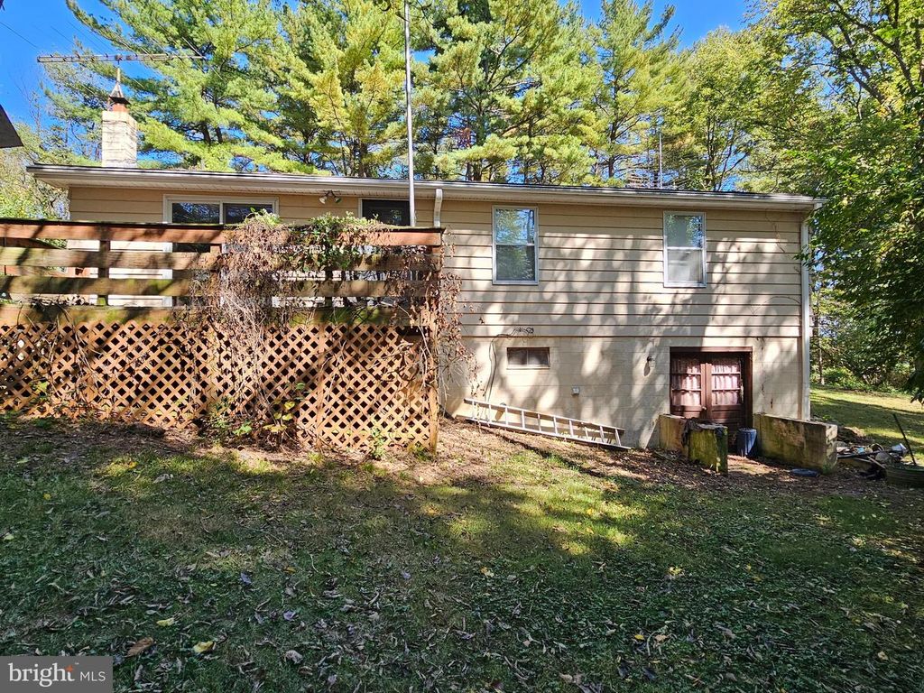 Image 2 of property listing at 20921 LEHMANS MILL RD, Hagerstown, MD 21742