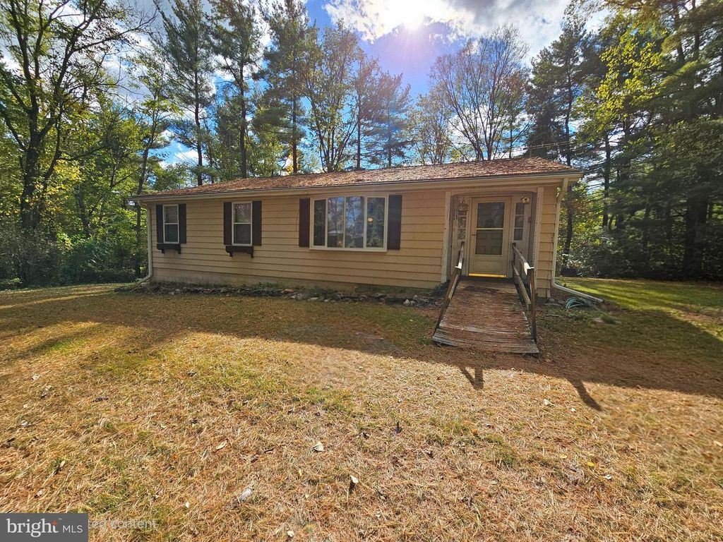 Image 3 of property listing at 20921 LEHMANS MILL RD, Hagerstown, MD 21742