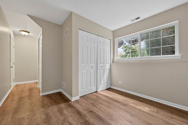304 Holiday Lane, Hainesville, IL 60073