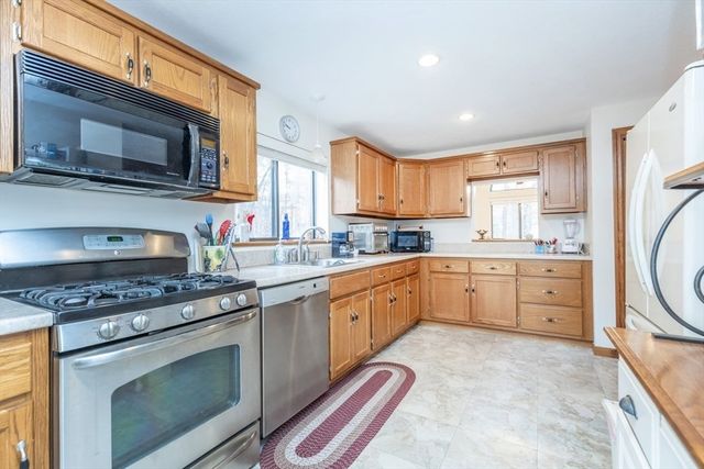 81 Clement Ct 81, Haverhill, MA 01830