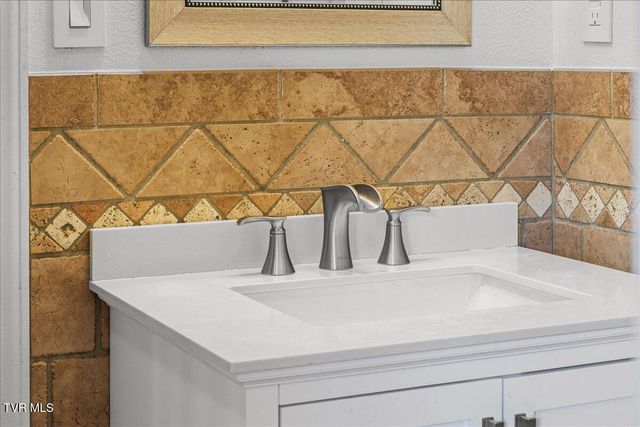 225 Mary Lamons Road, Afton, TN 37616