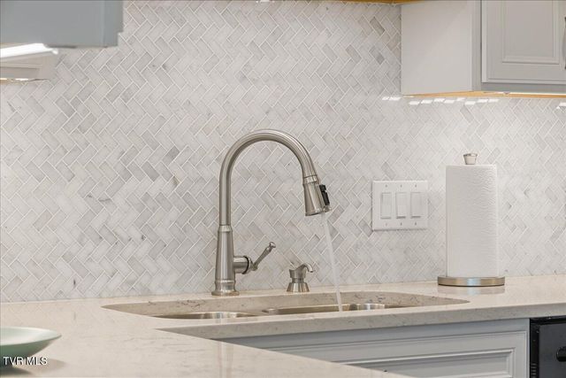 225 Mary Lamons Road, Afton, TN 37616