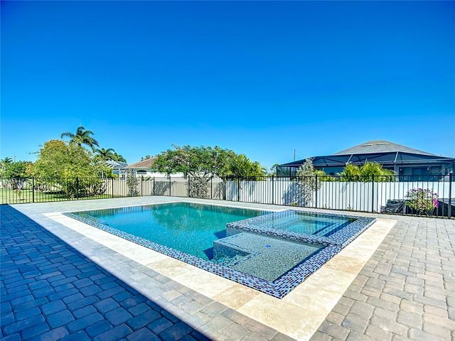 2527 GLEASON PARKWAY, Cape Coral, FL 33914