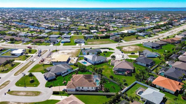 2527 GLEASON PARKWAY, Cape Coral, FL 33914