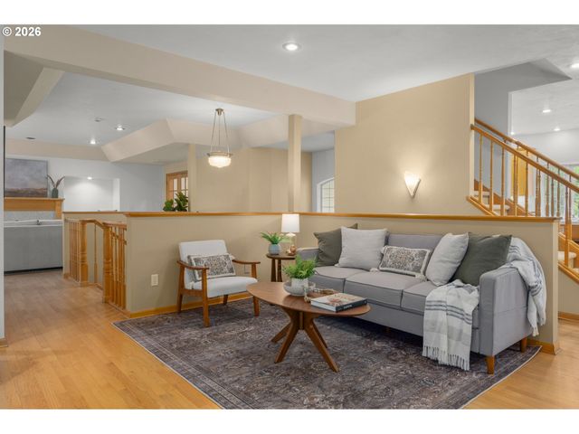 3078 HENDRICKS HILL Dr, Eugene, OR 97403