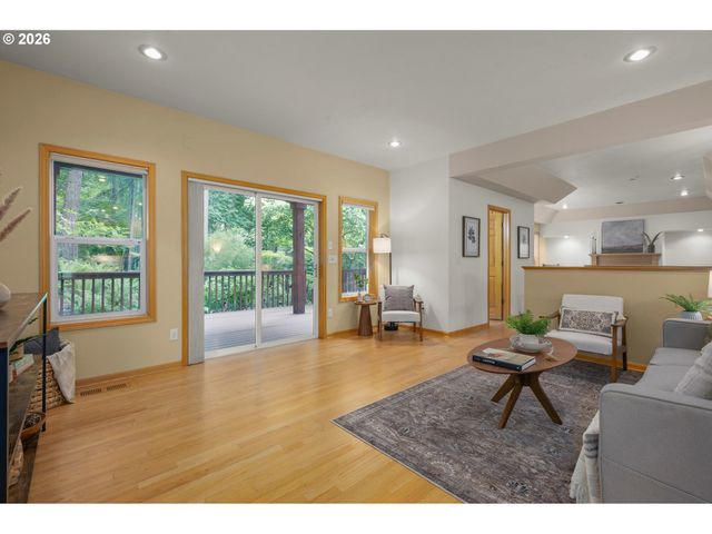 3078 HENDRICKS HILL Dr, Eugene, OR 97403