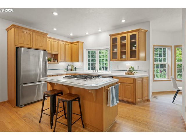 3078 HENDRICKS HILL Dr, Eugene, OR 97403