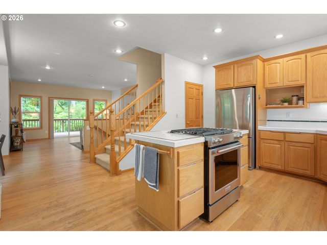 3078 HENDRICKS HILL Dr, Eugene, OR 97403