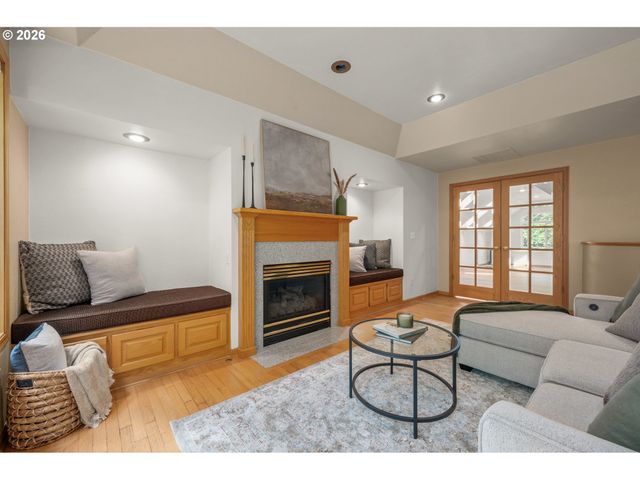 3078 HENDRICKS HILL Dr, Eugene, OR 97403