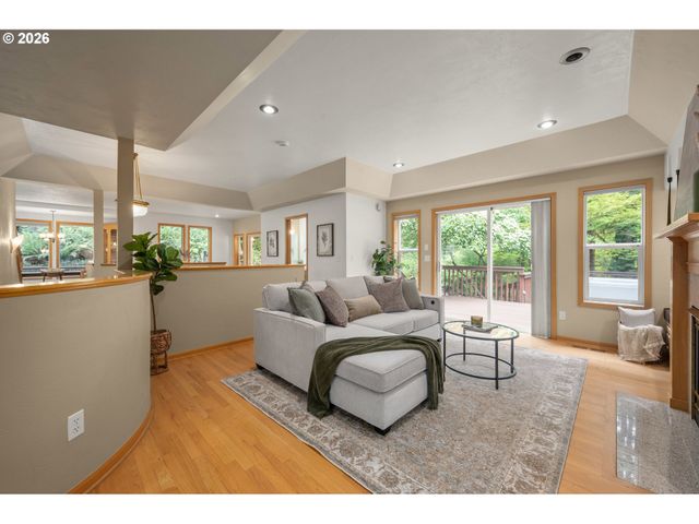 3078 HENDRICKS HILL Dr, Eugene, OR 97403