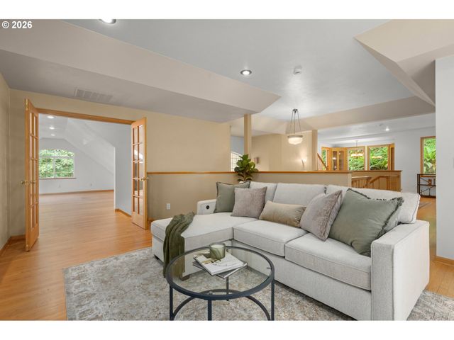 3078 HENDRICKS HILL Dr, Eugene, OR 97403