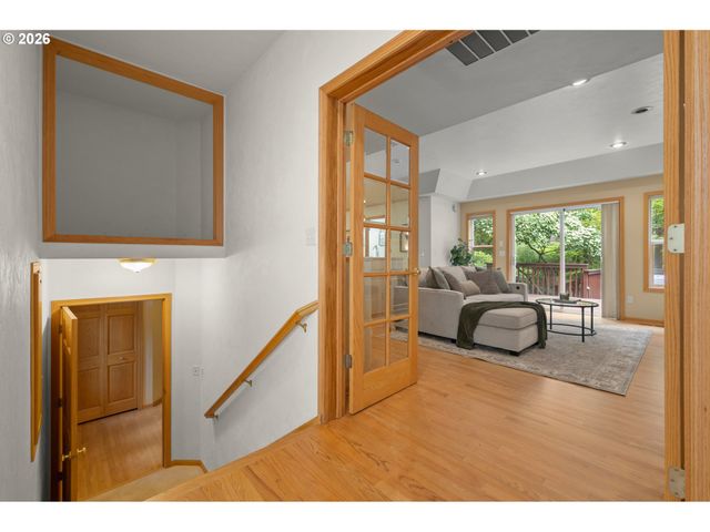 3078 HENDRICKS HILL Dr, Eugene, OR 97403