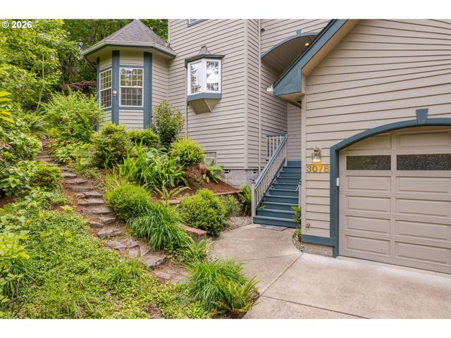3078 HENDRICKS HILL Dr, Eugene, OR 97403