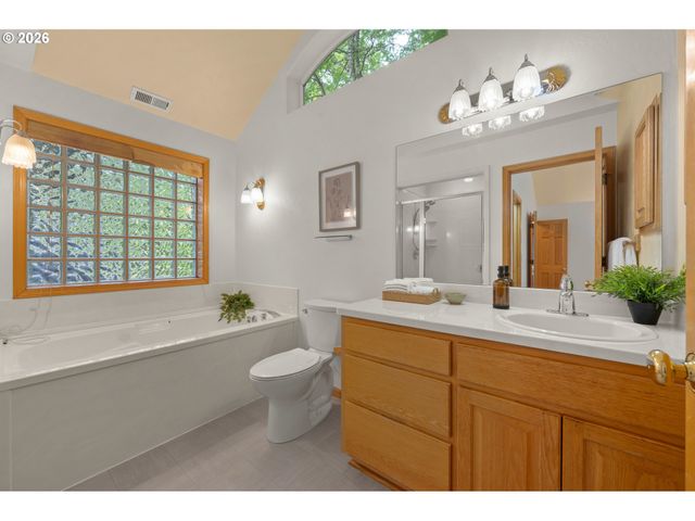 3078 HENDRICKS HILL Dr, Eugene, OR 97403
