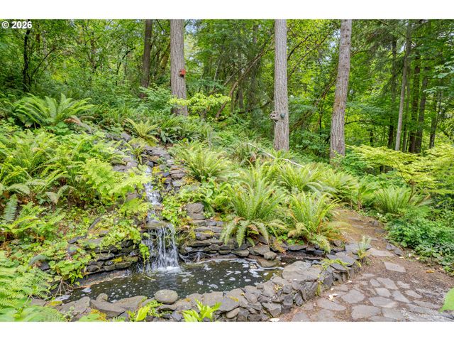 3078 HENDRICKS HILL Dr, Eugene, OR 97403
