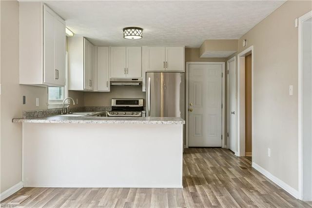 18 Belinda DR, Newport News, VA 23601