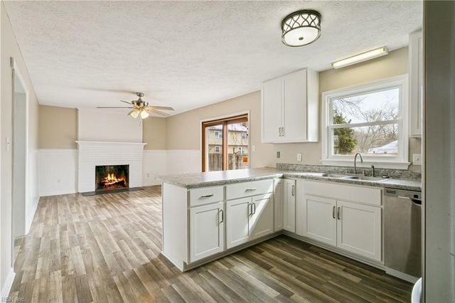 18 Belinda DR, Newport News, VA 23601