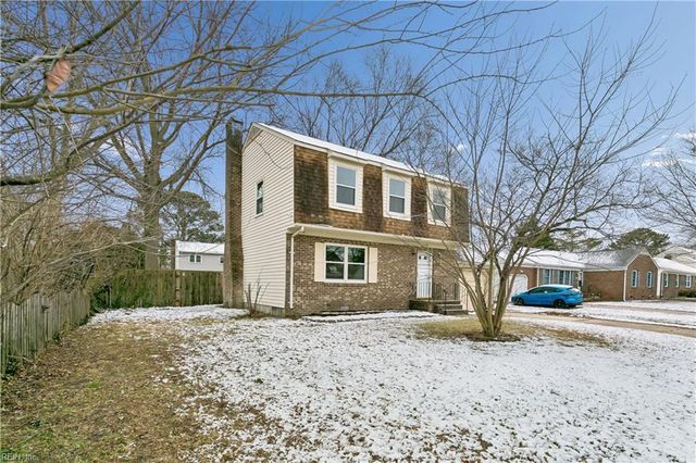 18 Belinda DR, Newport News, VA 23601