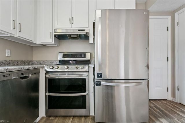 18 Belinda DR, Newport News, VA 23601