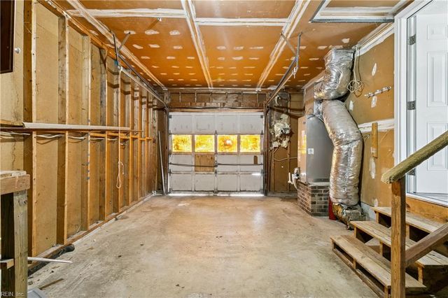 18 Belinda DR, Newport News, VA 23601