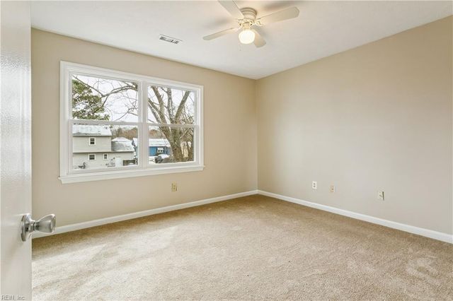 18 Belinda DR, Newport News, VA 23601