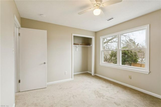 18 Belinda DR, Newport News, VA 23601