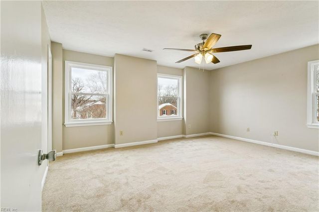 18 Belinda DR, Newport News, VA 23601