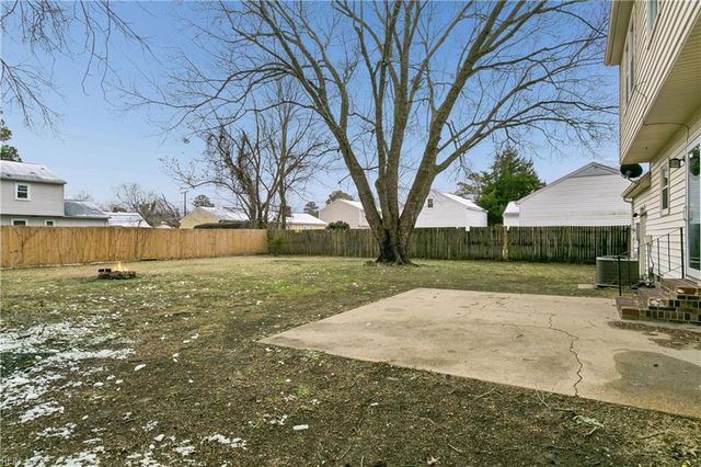 18 Belinda DR, Newport News, VA 23601